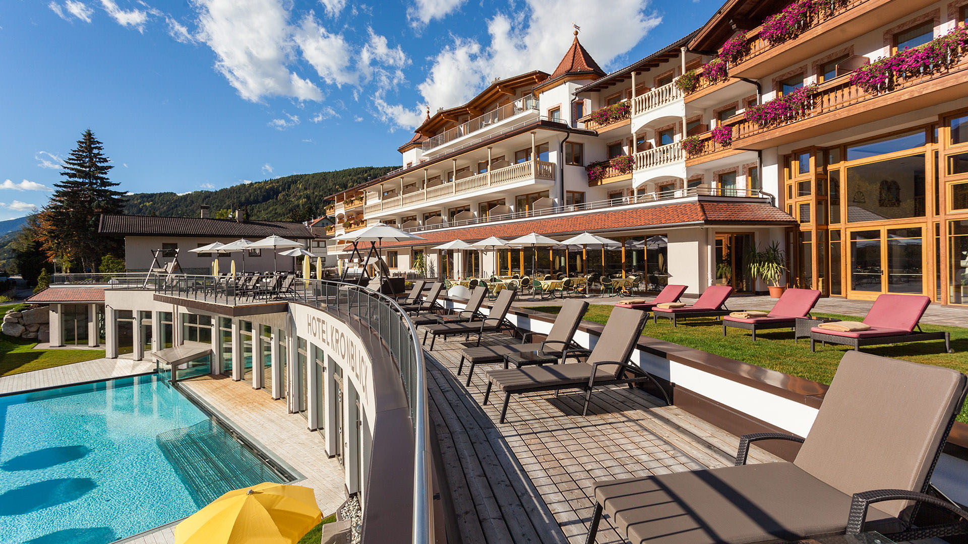 Modern alpine style featuring sophisticated Plank 1-Strips from HARO