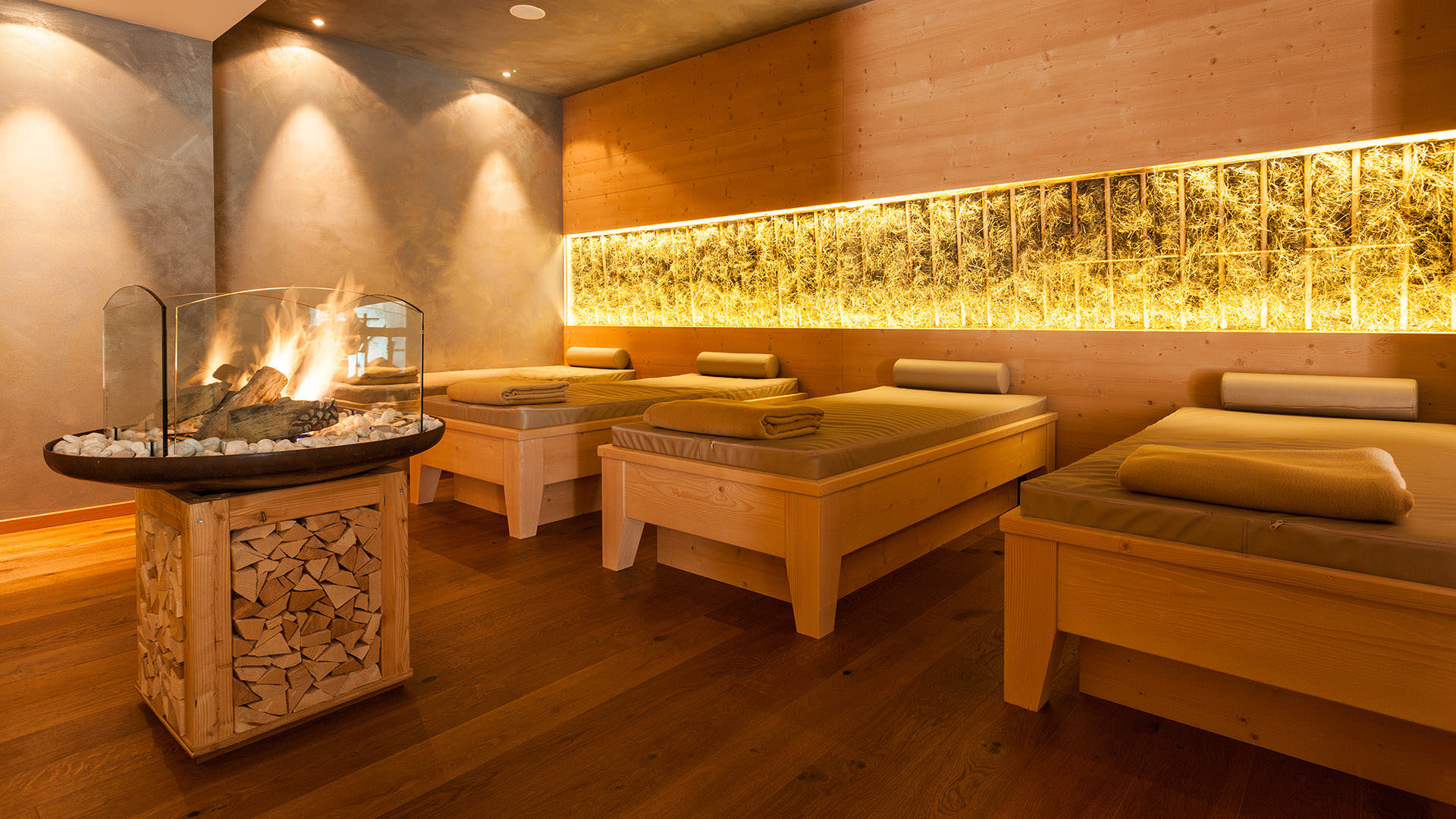 Modern alpine style featuring sophisticated Plank 1-Strips from HARO