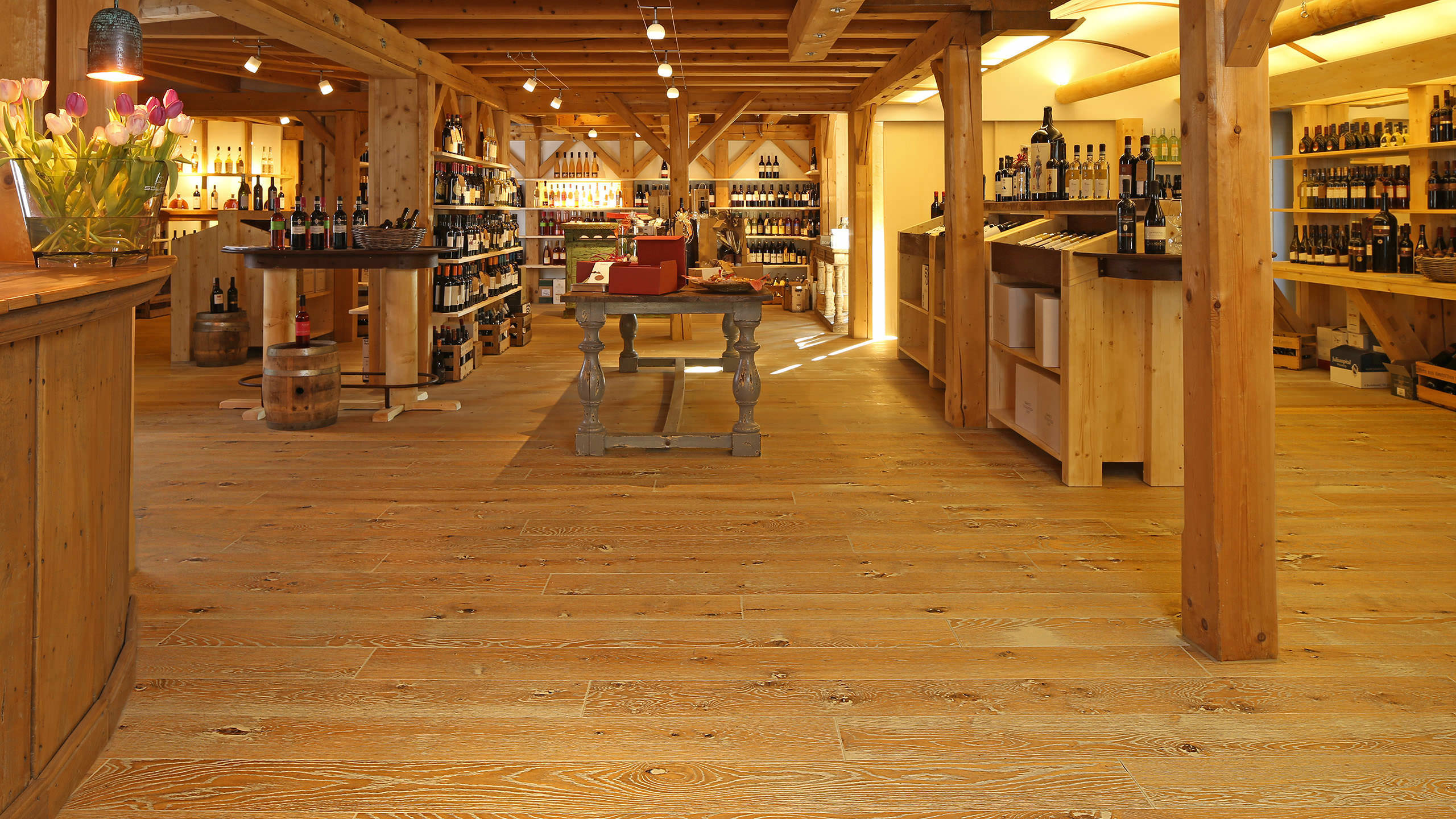 Old charm in brilliant new look - Traditional wine shop Wein & Co. is the ultimate experience Rothbucher's Da Vinci on HARO Parquet