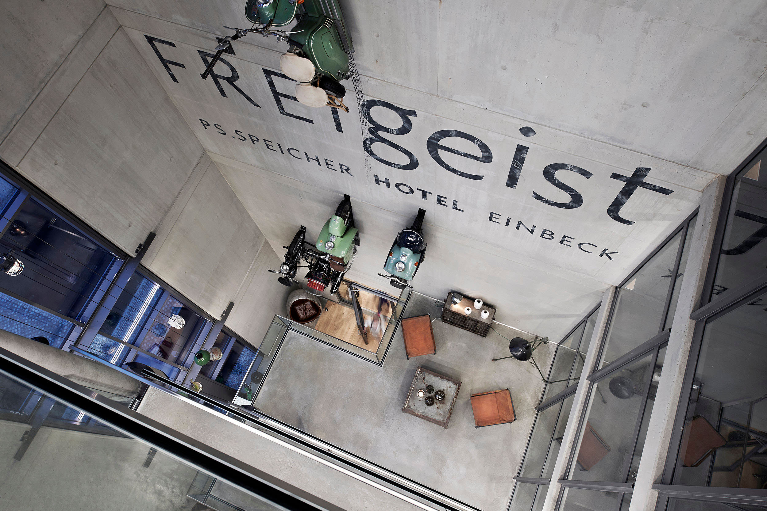 Clinker, exposed concrete, glass and wood: Design Hotel FREIgeist captivates with its industrial charm on HARO floors