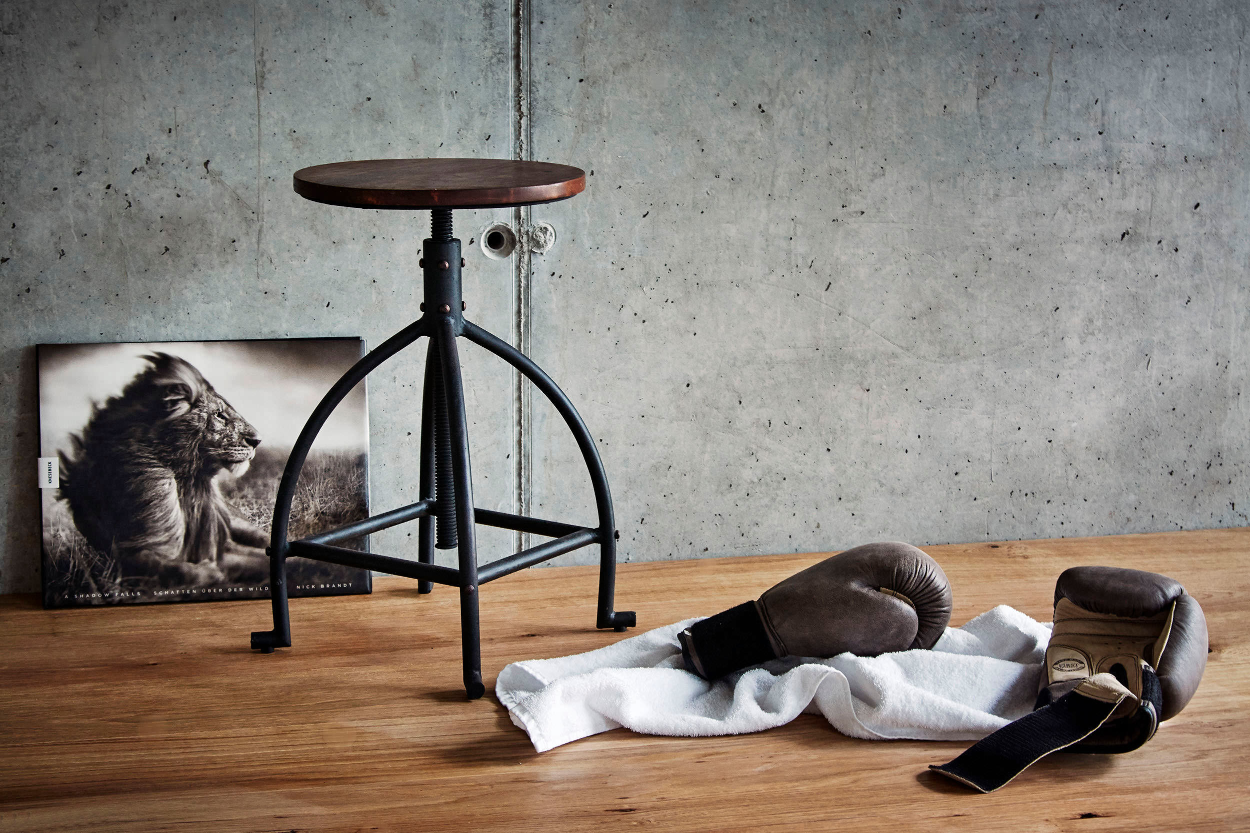 Clinker, exposed concrete, glass and wood: Design Hotel FREIgeist captivates with its industrial charm on HARO floors