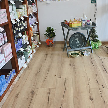 Natural pharmacy in Campania fitted with HARO Laminate