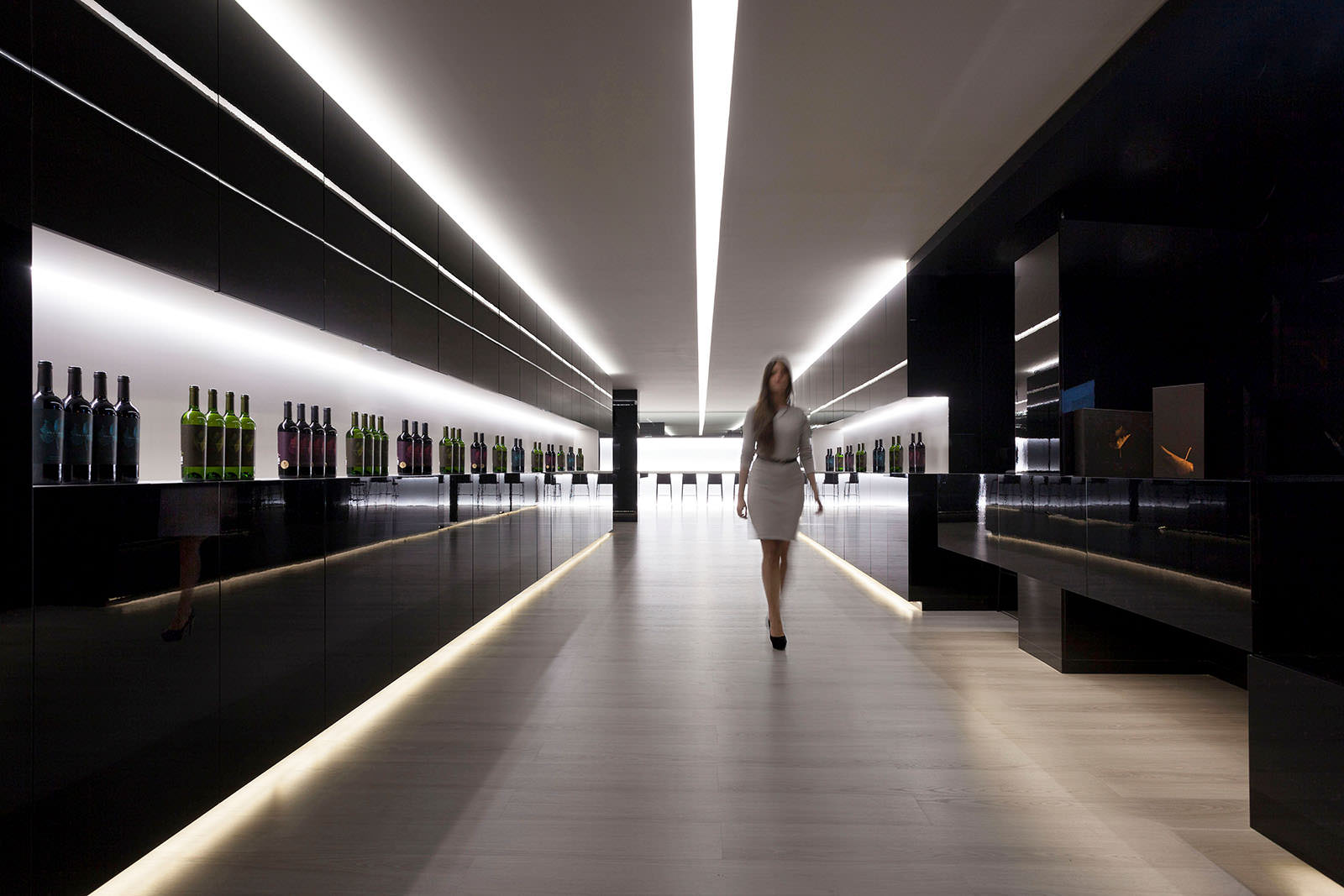 Elegant design, noble wines and an exquisite laminate floor from HARO