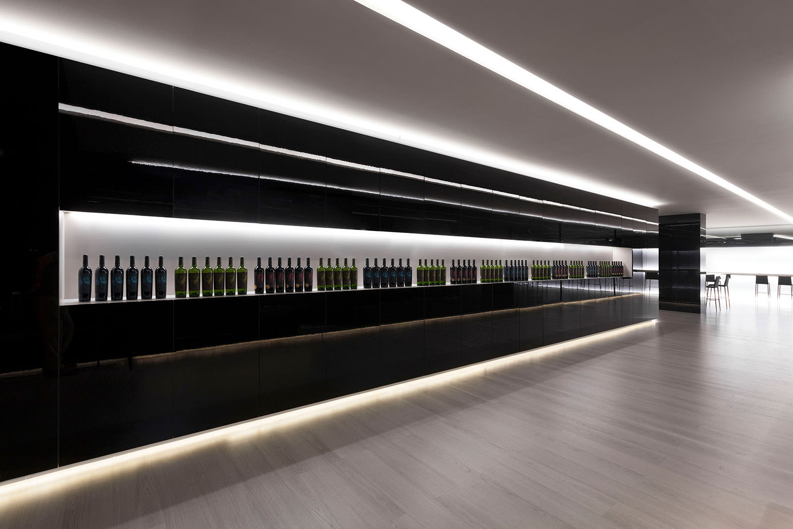 Elegant design, noble wines and an exquisite laminate floor from HARO