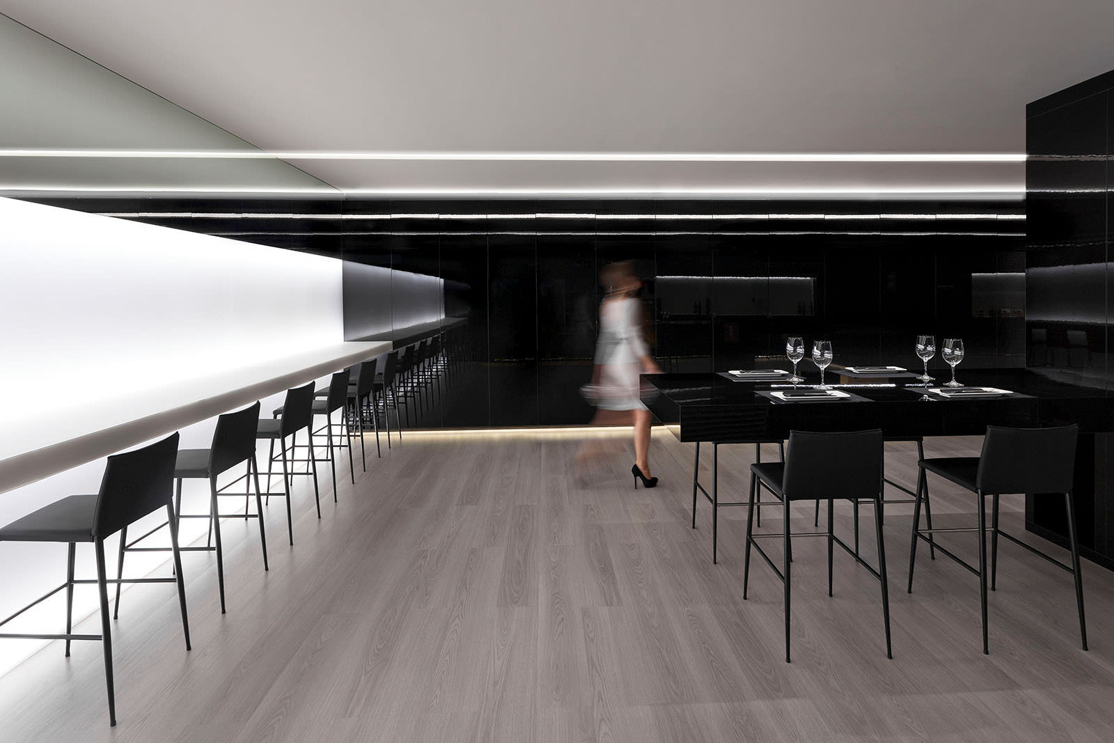 Elegant design, noble wines and an exquisite laminate floor from HARO