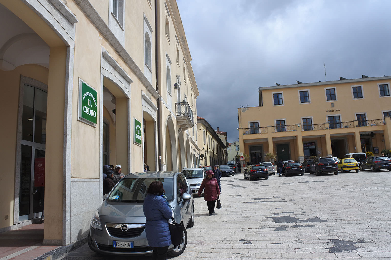 Natural pharmacy in Campania fitted with HARO Laminate