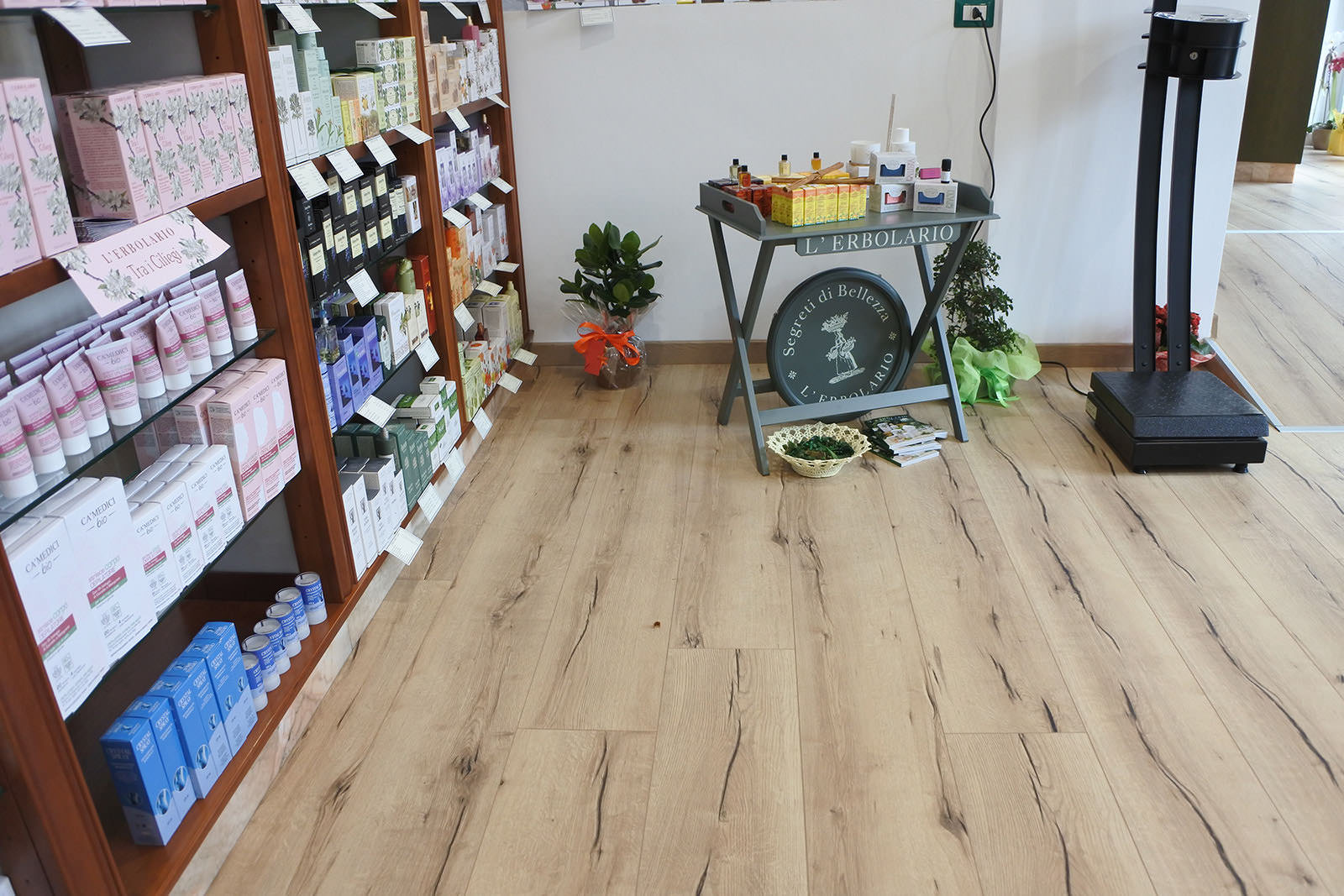 Natural pharmacy in Campania fitted with HARO Laminate