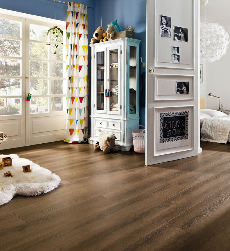 Laminat Gran Via 4V Eiche Vienna geraeuchert 528671 Int01