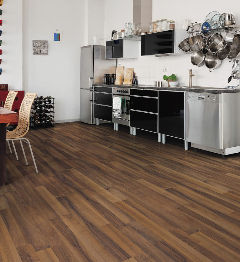 Laminat T75 2Stab Nussbaum Comfort  Int03